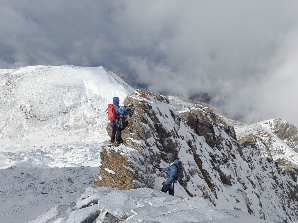 "Paisaje de alta montaña helada en los Pirineos