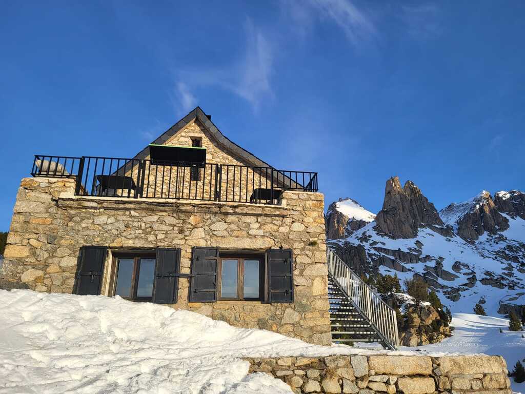 carros de foc esqui de montaña pirineos durmiendo en refugios llong, colomers saboredo ventosa i calvell