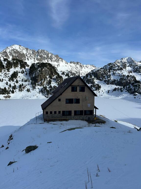 carros de foc esqui de montaña pirineos durmiendo en refugios llong, colomers saboredo ventosa i calvell