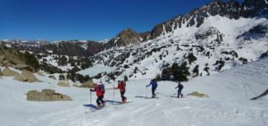 Descubre nuevos horizontes con el esqui de montaña