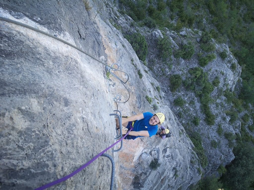 Ascensión guiada de la vía ferrata de Miravet en Pont de suert culminada con éxito